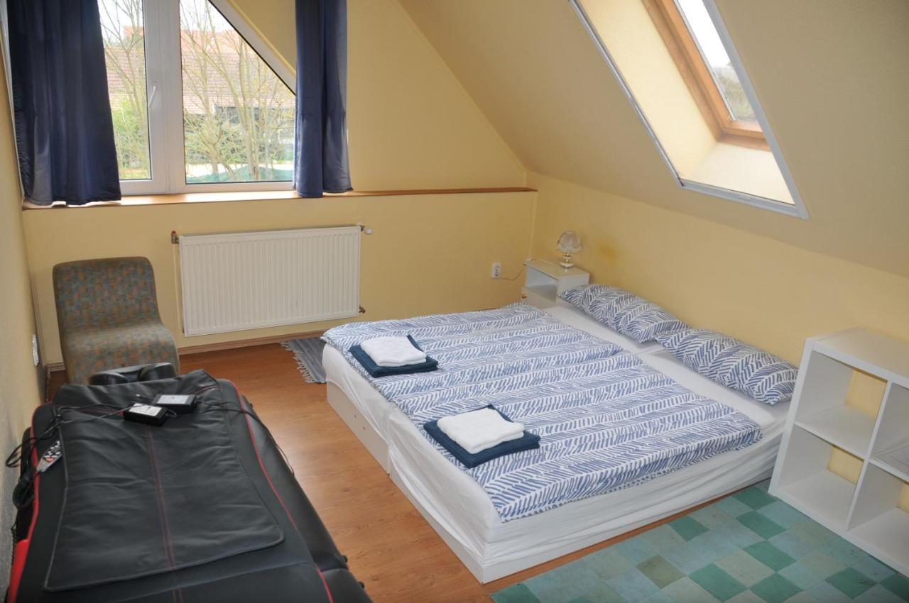 Bed and Breakfast Casa Napsugár Panzió Apostag Habitación foto