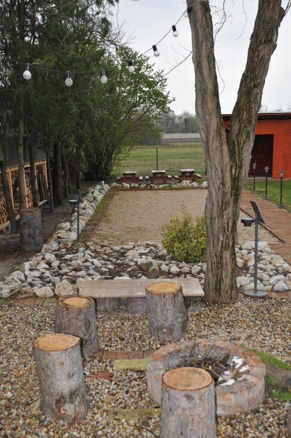 Bed and Breakfast Casa Napsugár Panzió Apostag Exterior foto