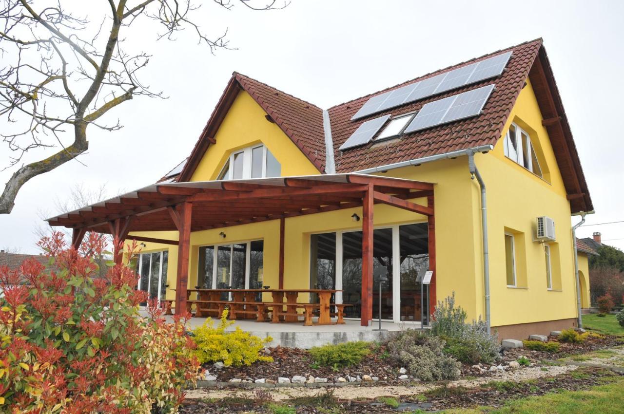 Bed and Breakfast Casa Napsugár Panzió Apostag Exterior foto