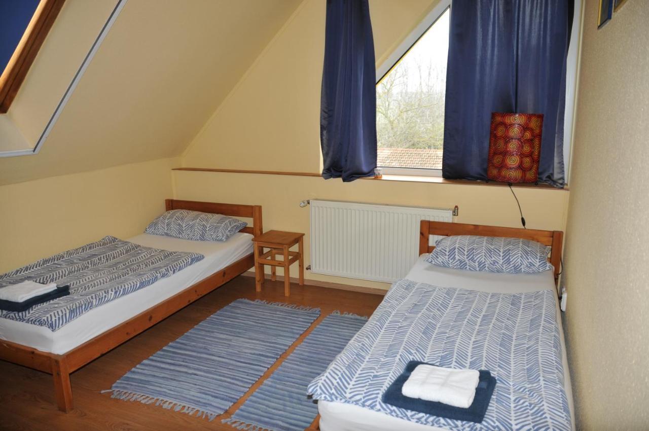 Bed and Breakfast Casa Napsugár Panzió Apostag Habitación foto
