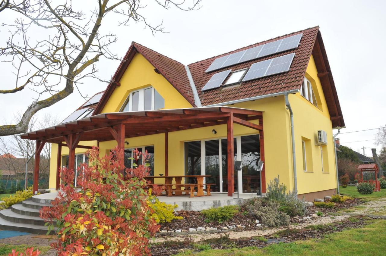Bed and Breakfast Casa Napsugár Panzió Apostag Exterior foto